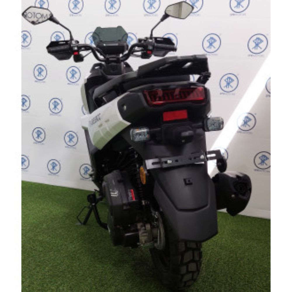 Купить скутер SPRMOTORS TANK Скутер SPRMOTORS TANK